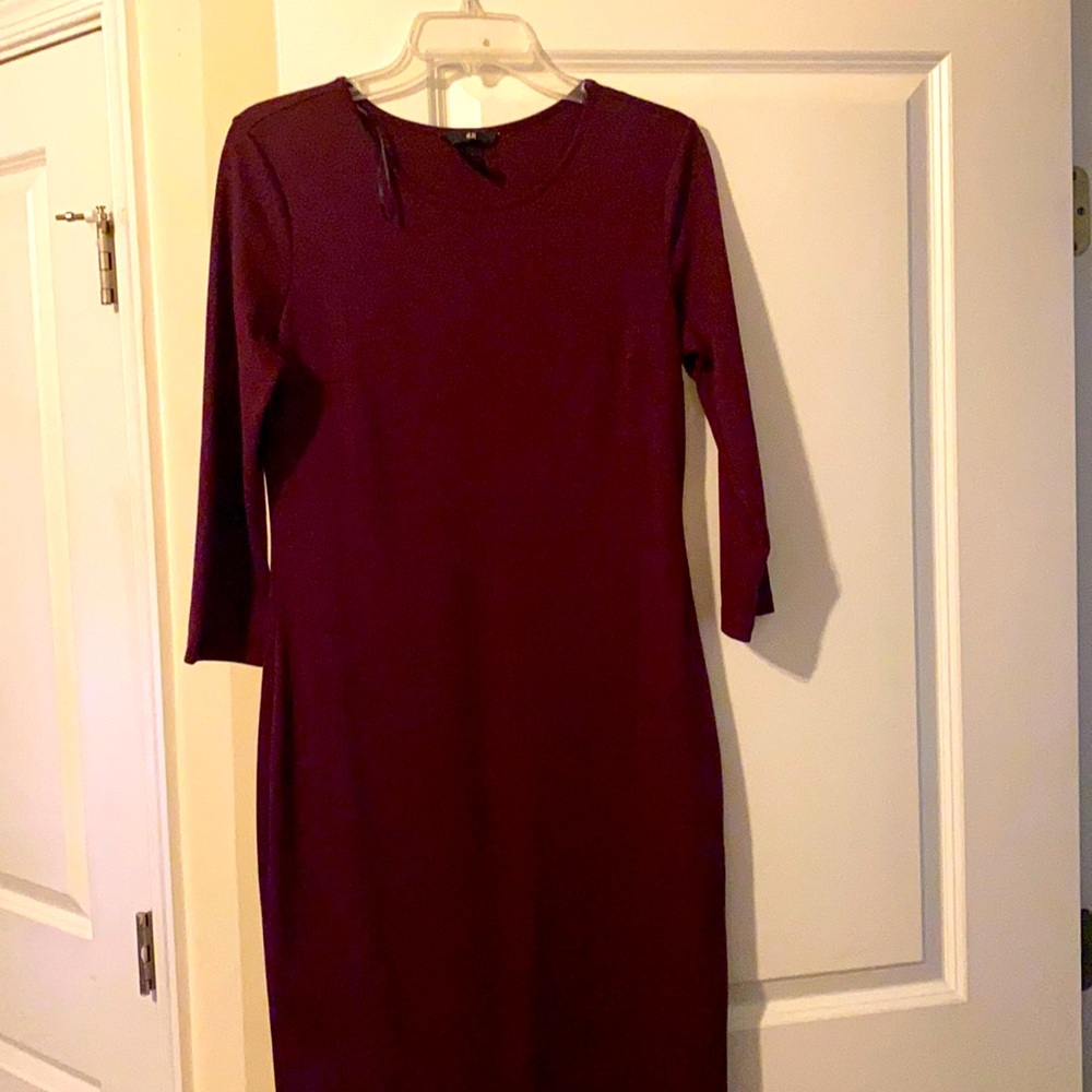 Fitted burgundy dress